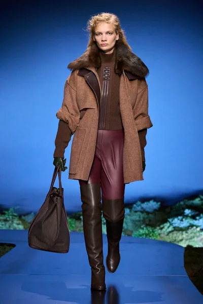 Look 28